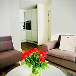 London Luxxe Apartments With Parking, Prime Location