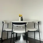 London Luxxe Apartments With Parking, Prime Location