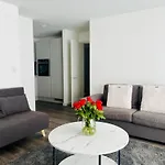 London Luxxe Apartments With Parking, Prime Location
