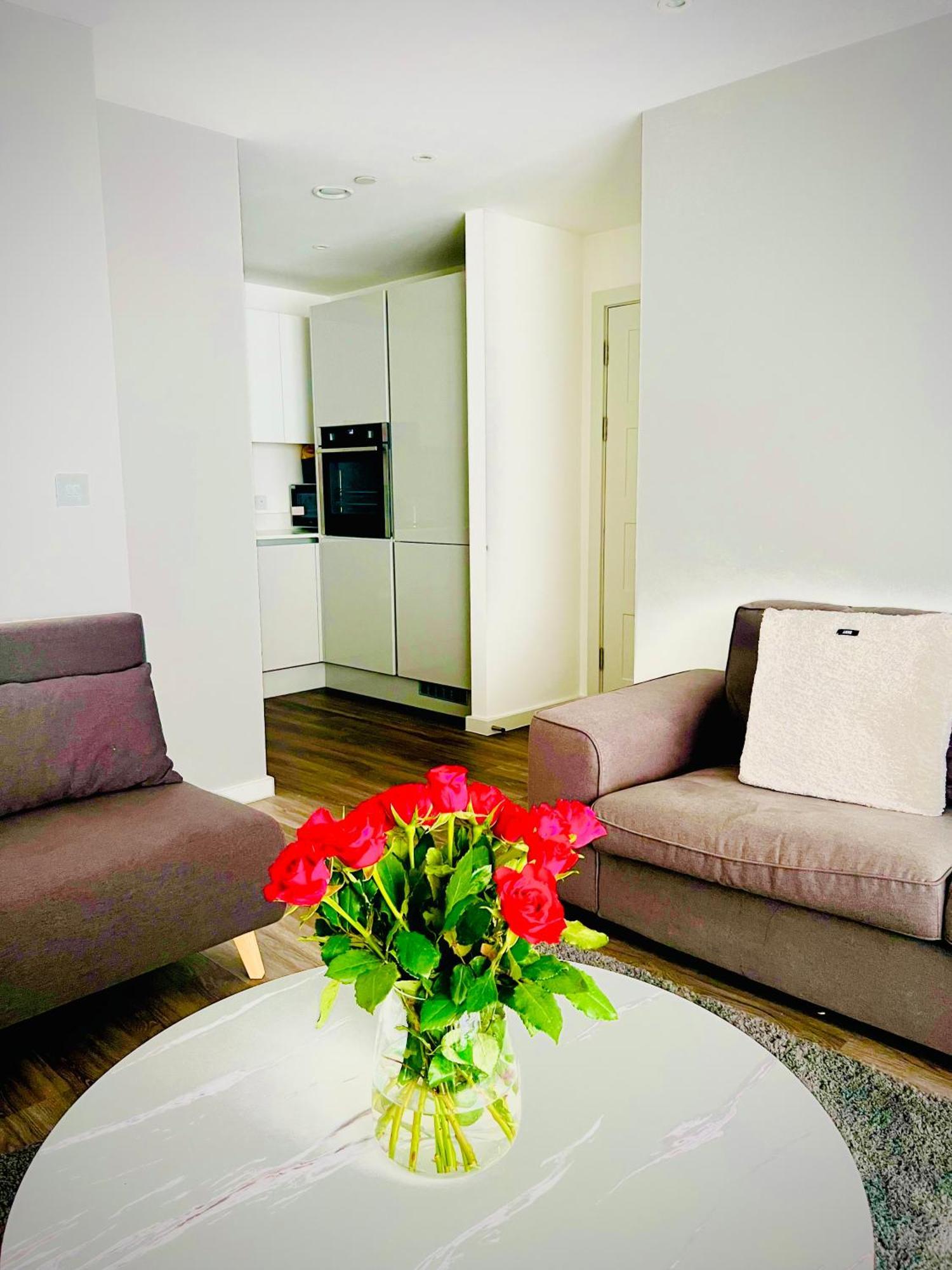 Luxxe With Parking, Prime Location