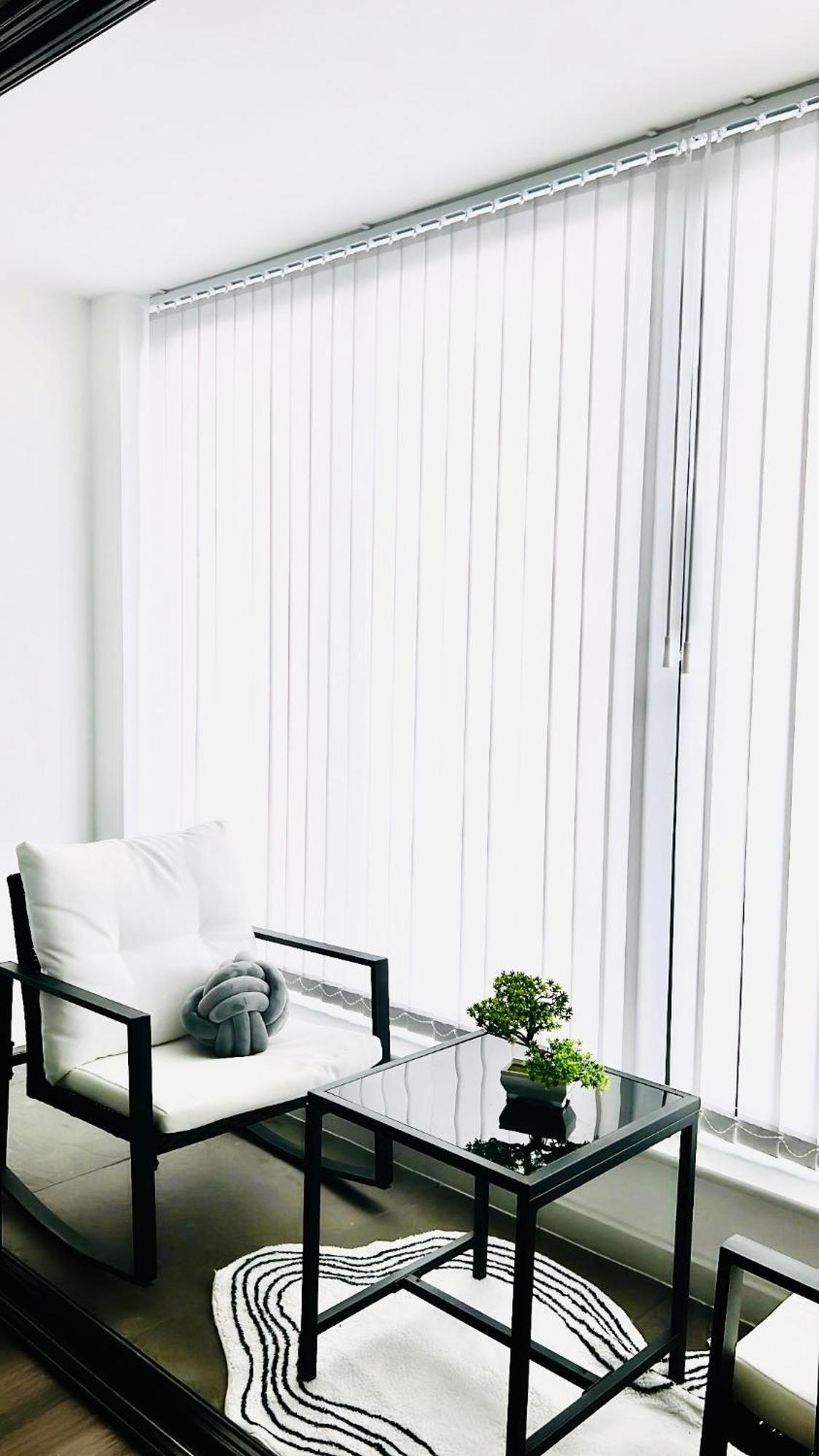 Luxxe With Parking, Prime Location Apartment London