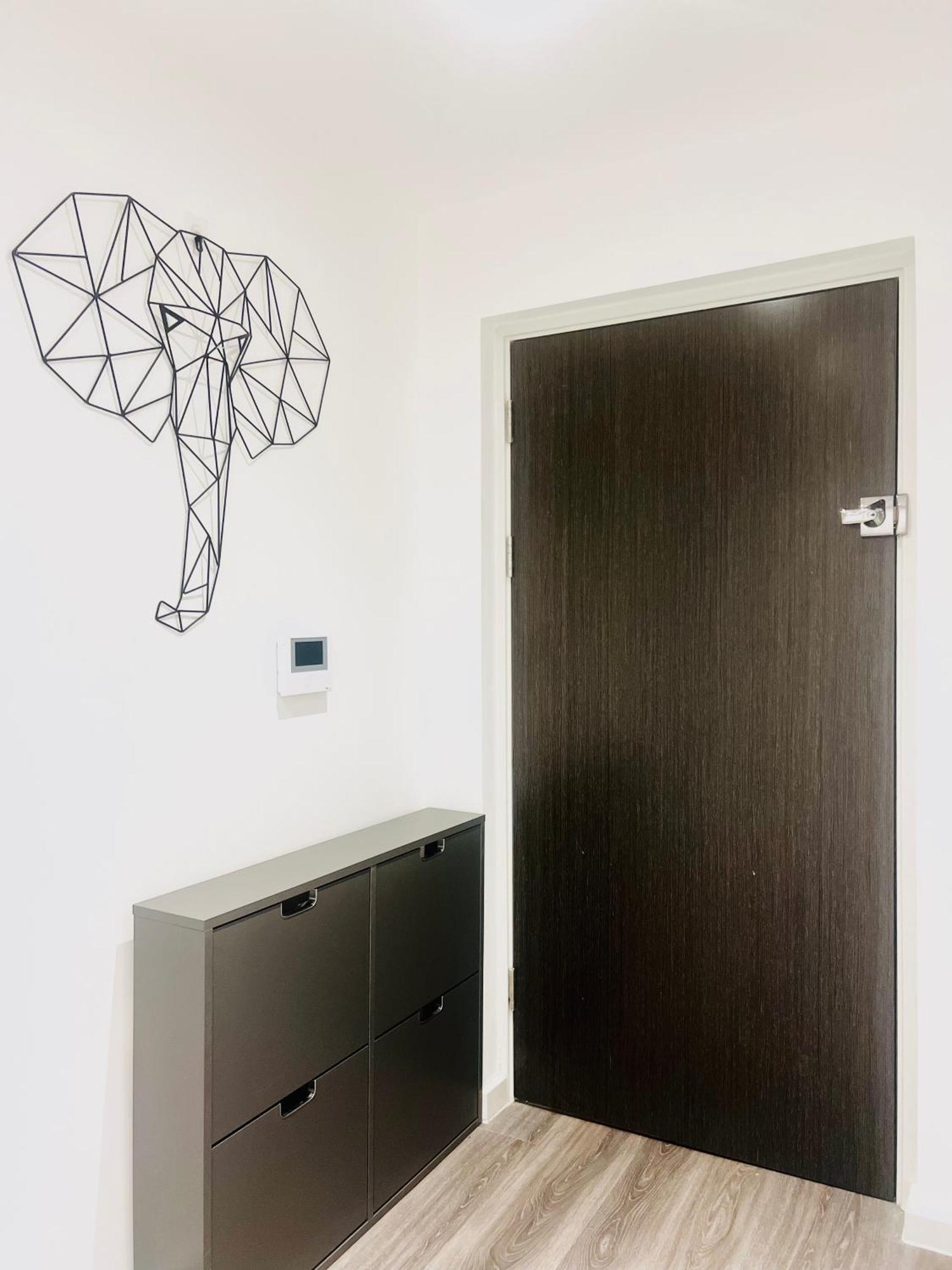 Apartment Luxxe With Parking, Prime Location